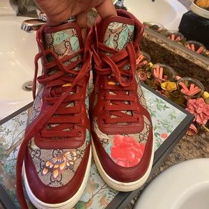 Gucci floral high top tennis shoes